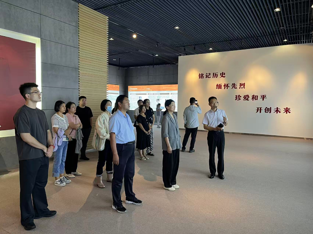 市统计局组织参加“烽火印记”红色收藏精品文献宣讲活动